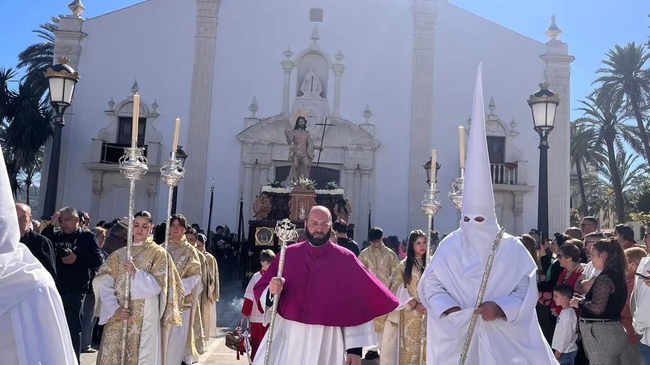 Salida procesional del Resucitado / M&oacute;nica Rivero