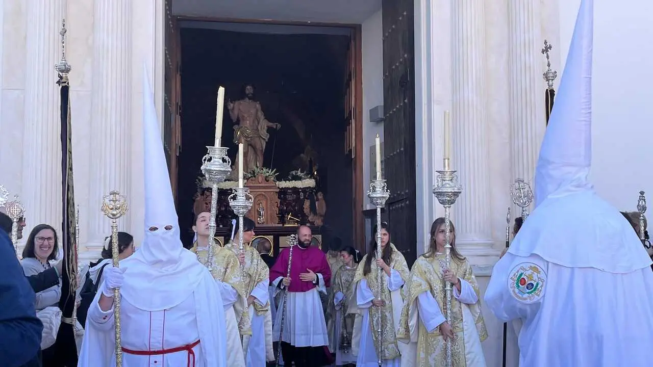 Salida procesional del Resucitado / M&oacute;nica Rivero
