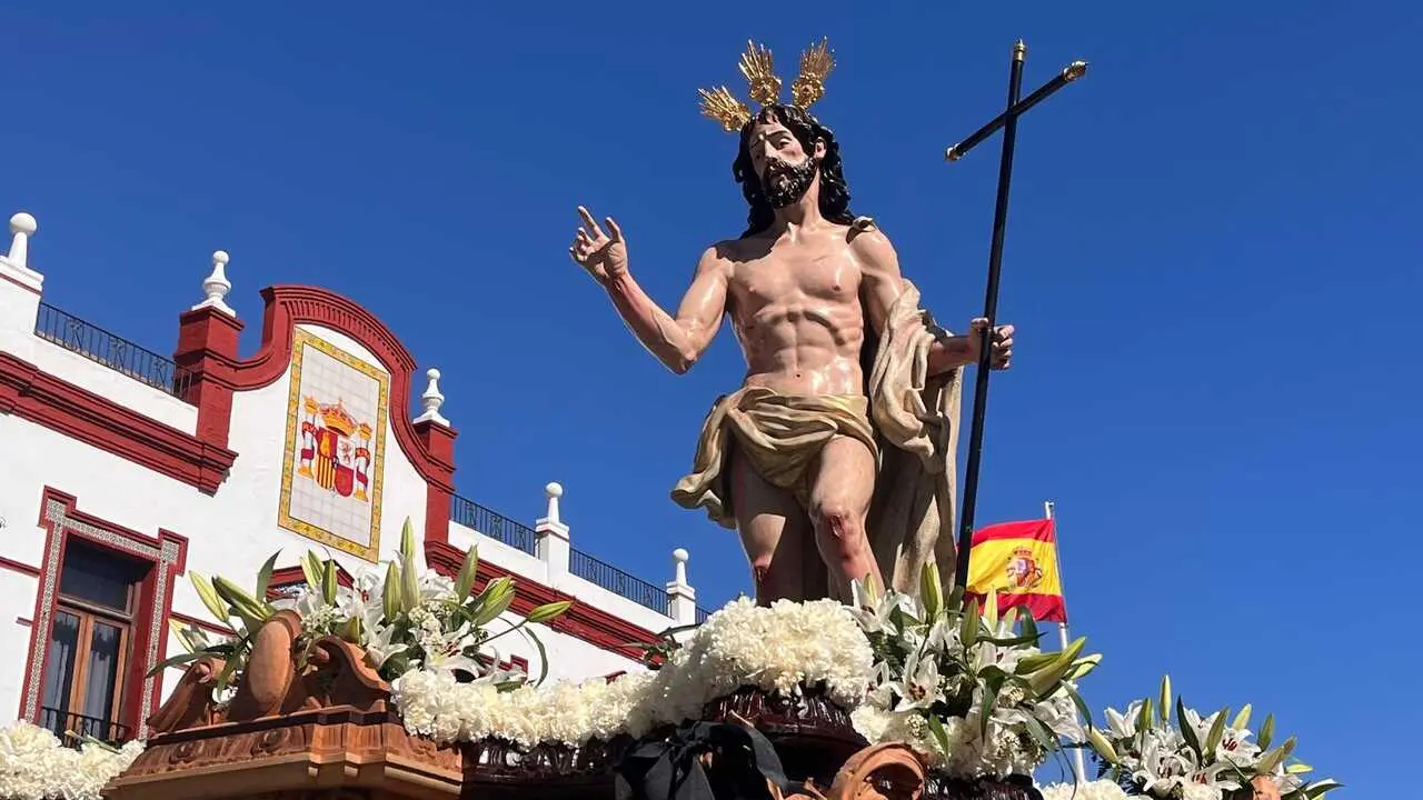 Salida procesional del Resucitado / M&oacute;nica Rivero