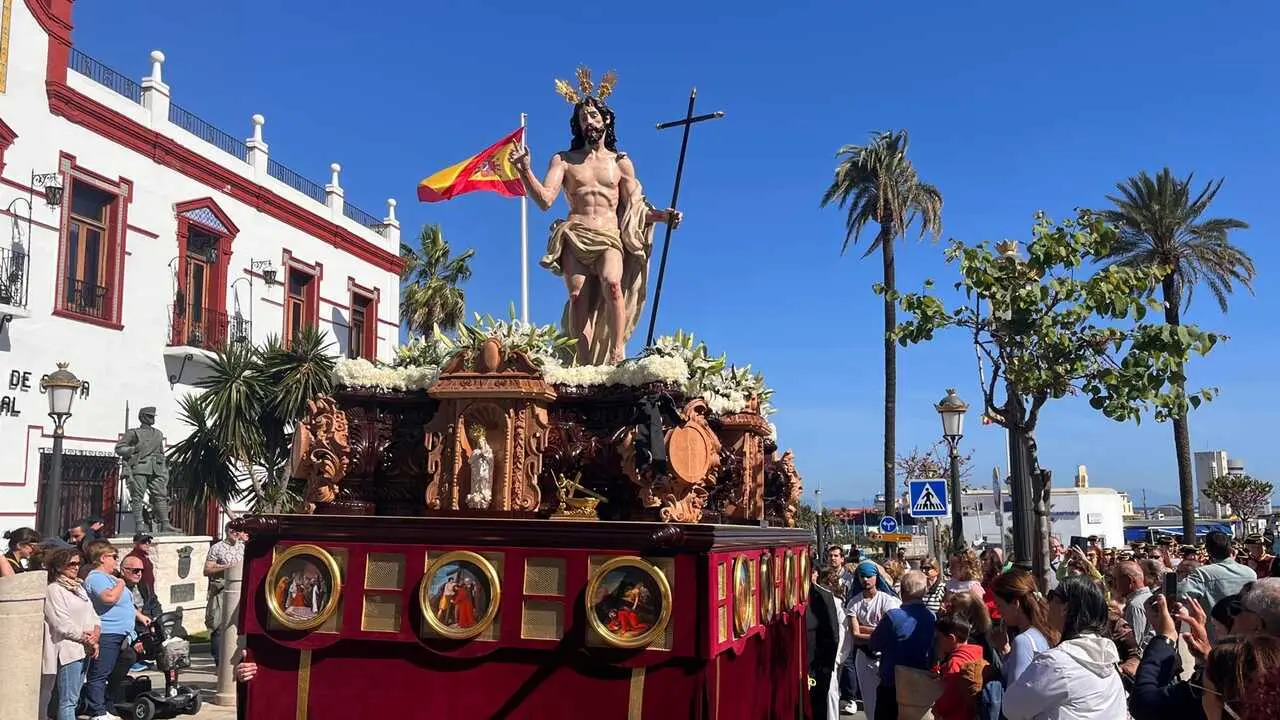 Salida procesional del Resucitado / M&oacute;nica Rivero