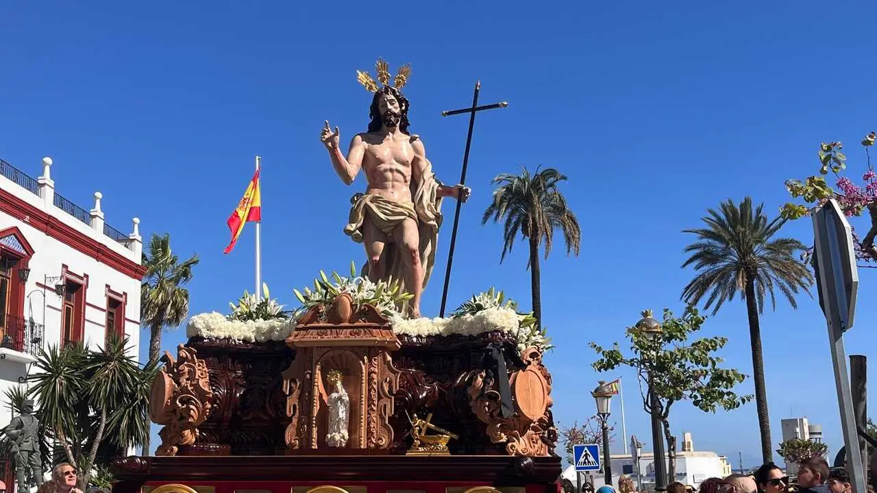 Salida procesional del Resucitado / M&oacute;nica Rivero