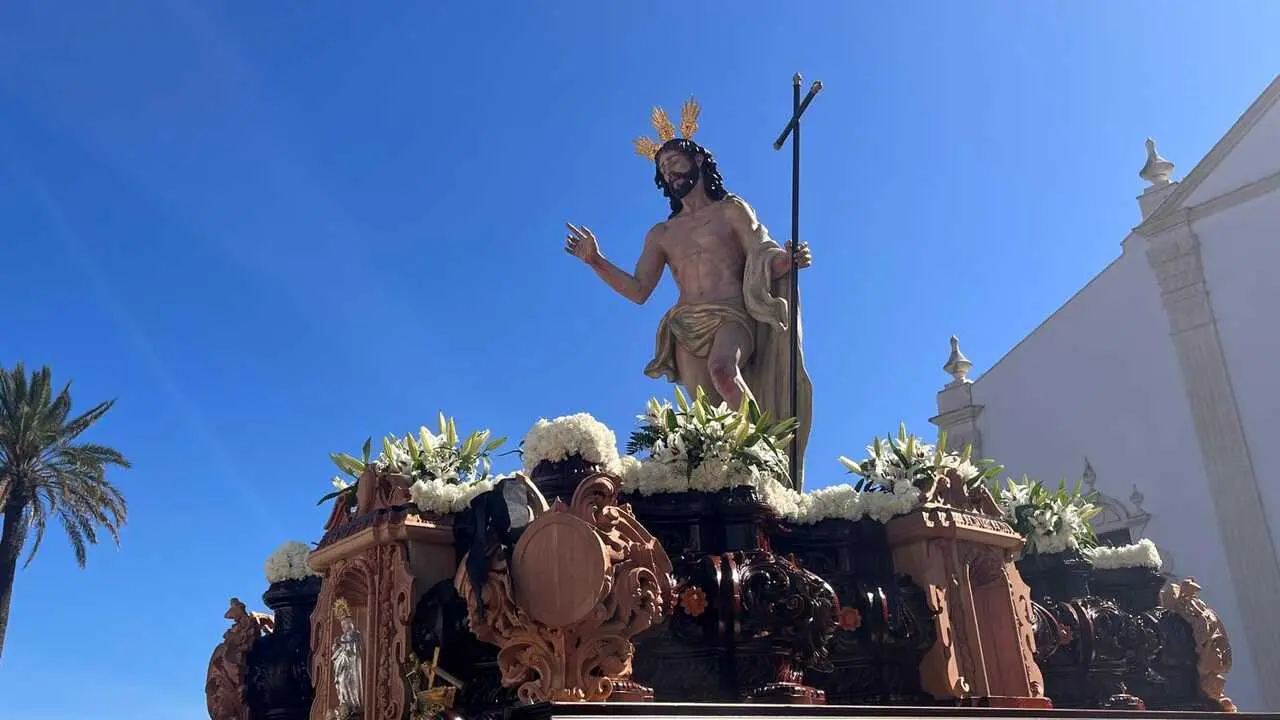 Salida procesional del Resucitado / M&oacute;nica Rivero