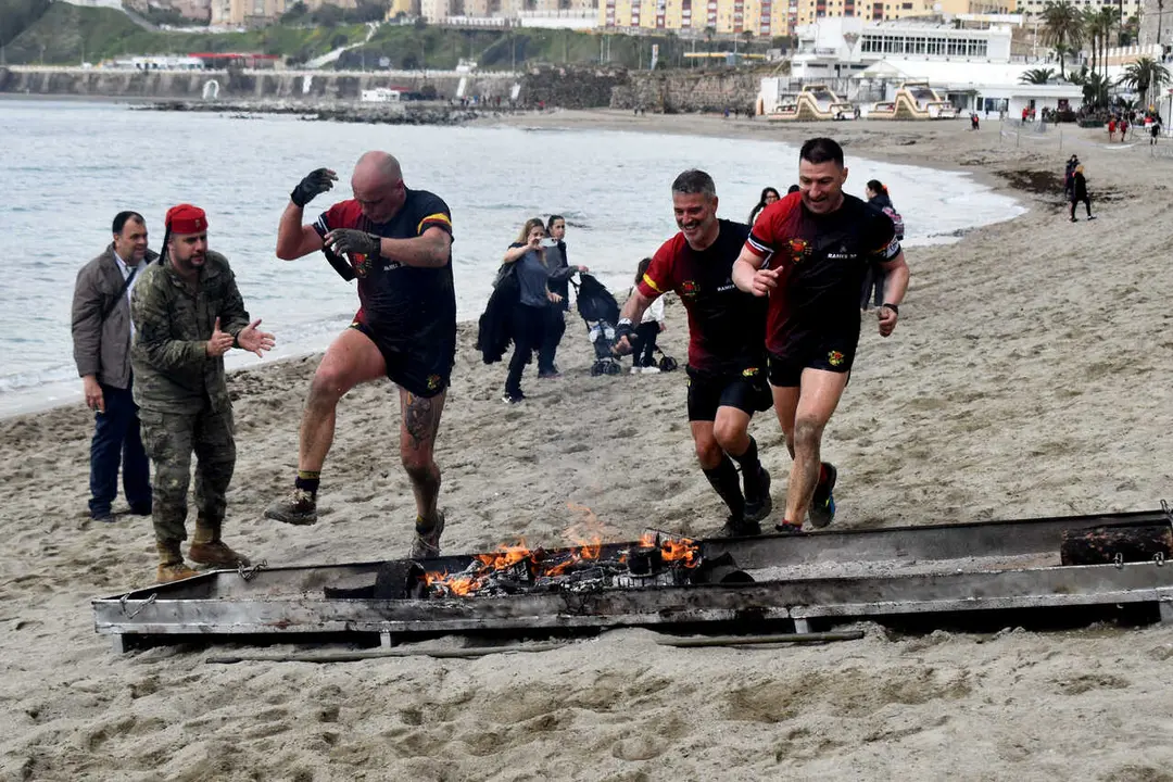 Llegada a la playa de la Ribera en la novena edici&oacute;n del Desaf&iacute;o de los 300 de Regulares (73)