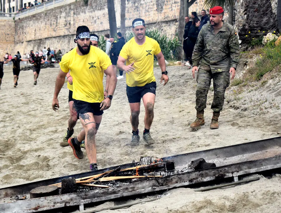 Llegada a la playa de la Ribera en la novena edici&oacute;n del Desaf&iacute;o de los 300 de Regulares (61)