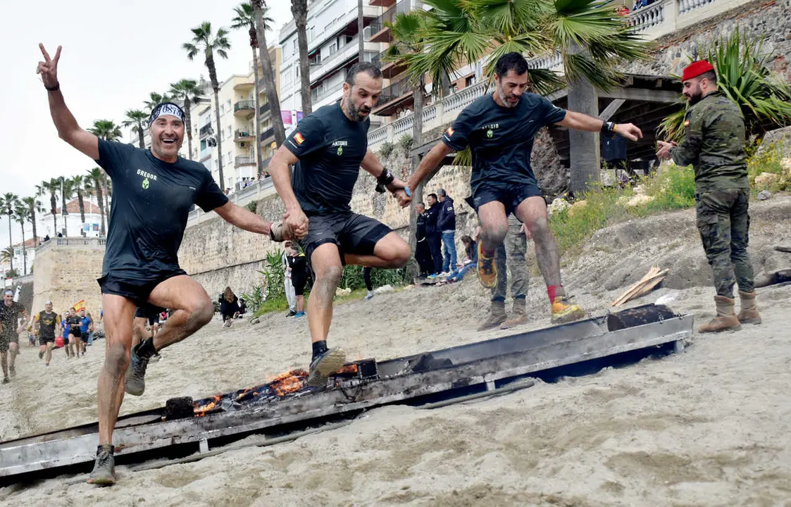 Llegada a la playa de la Ribera en la novena edici&oacute;n del Desaf&iacute;o de los 300 de Regulares (54)