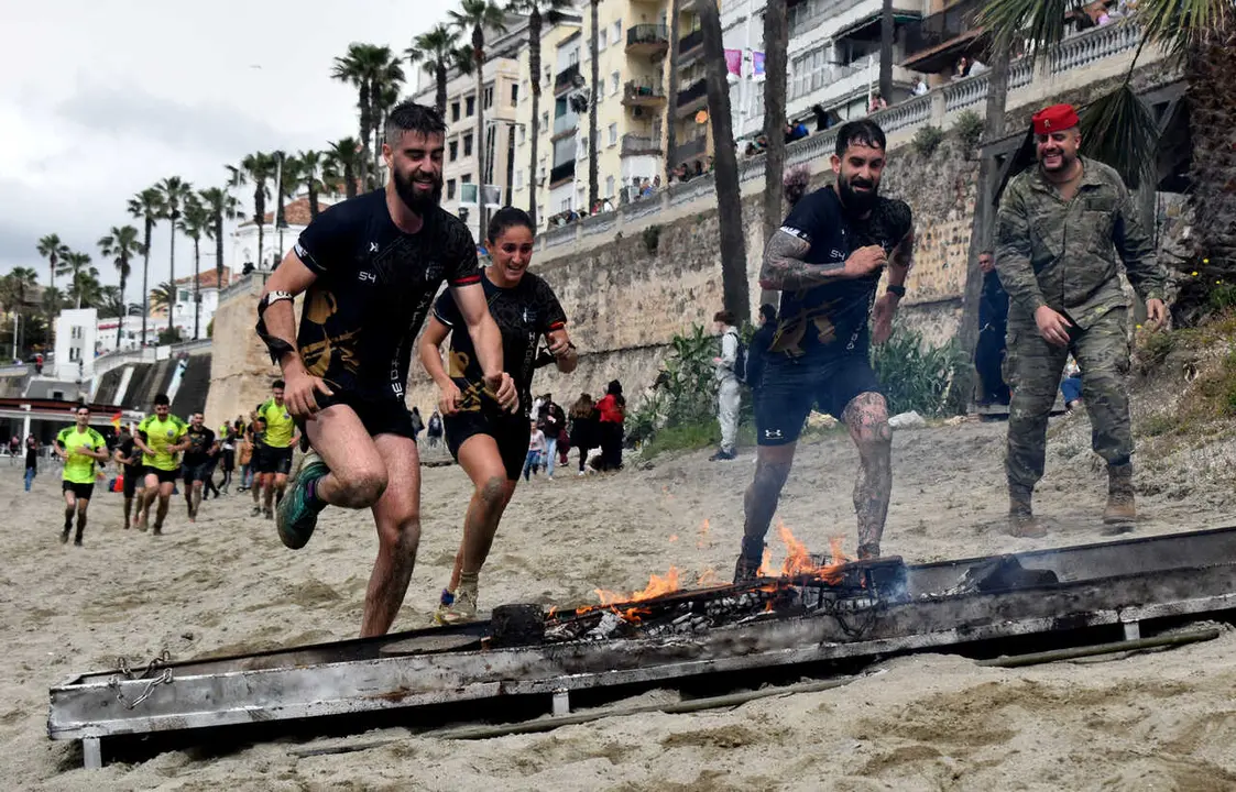 Llegada a la playa de la Ribera en la novena edici&oacute;n del Desaf&iacute;o de los 300 de Regulares (42)