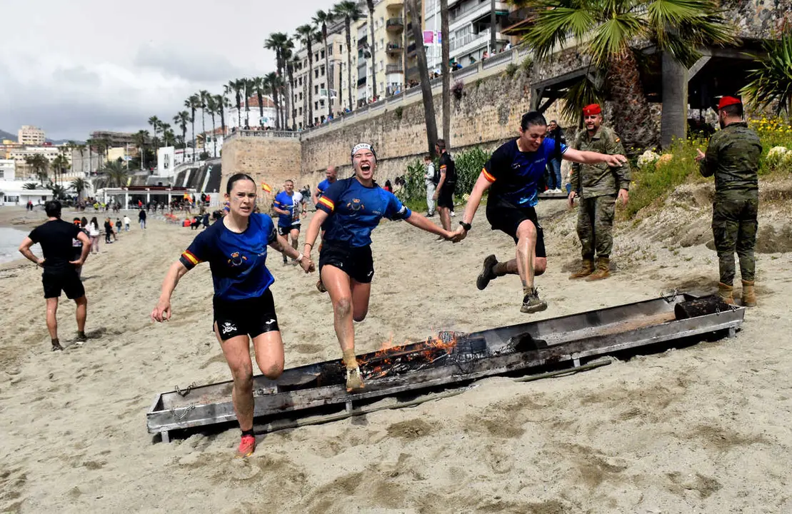 Llegada a la playa de la Ribera en la novena edici&oacute;n del Desaf&iacute;o de los 300 de Regulares (40)