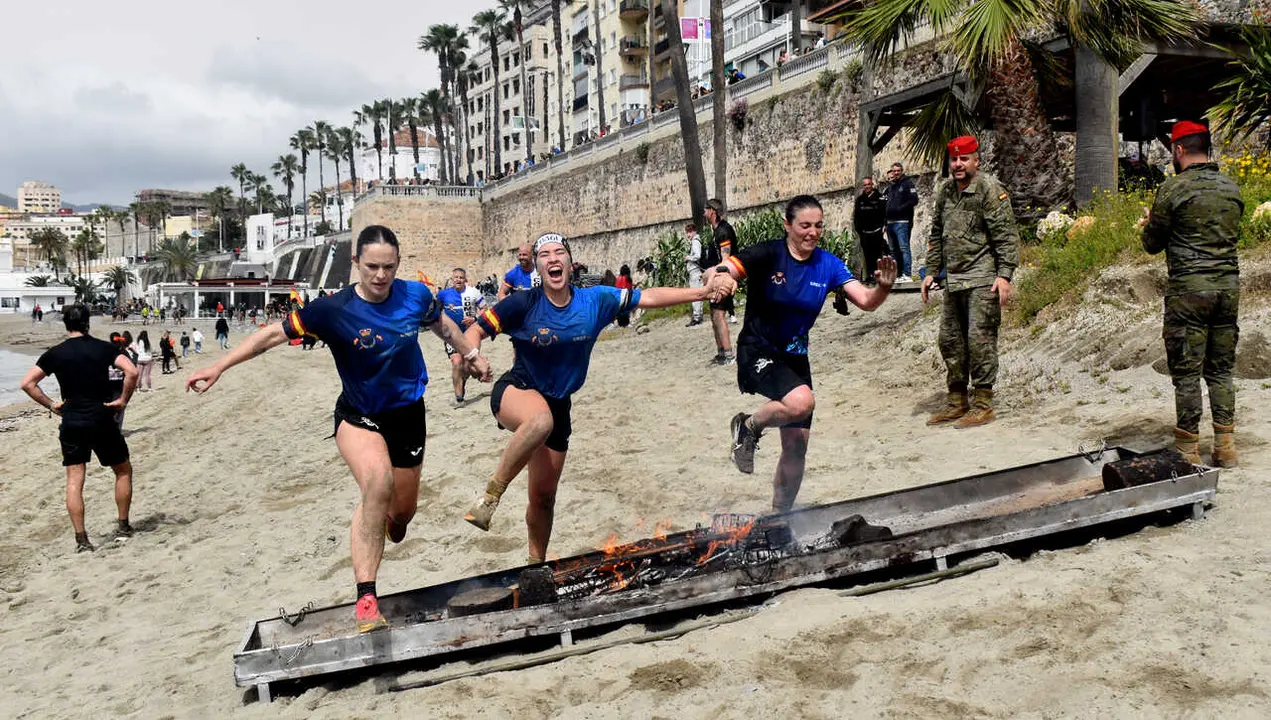 Llegada a la playa de la Ribera en la novena edici&oacute;n del Desaf&iacute;o de los 300 de Regulares (39)
