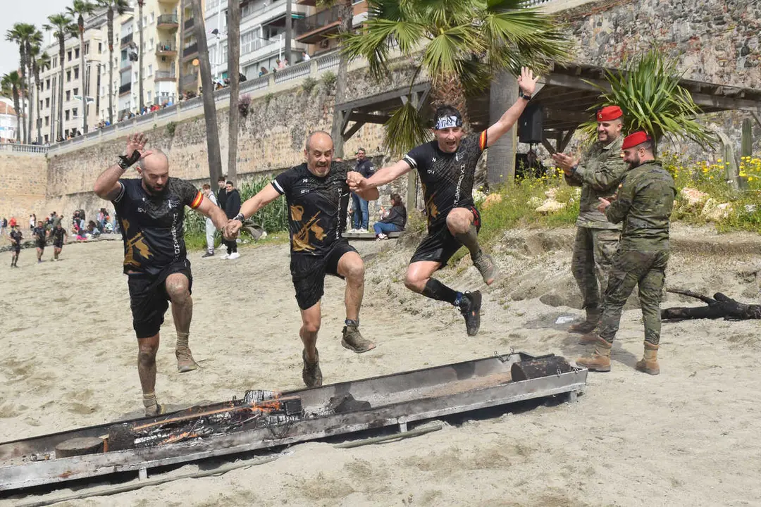 Llegada a la playa de la Ribera en la novena edici&oacute;n del Desaf&iacute;o de los 300 de Regulares (36)