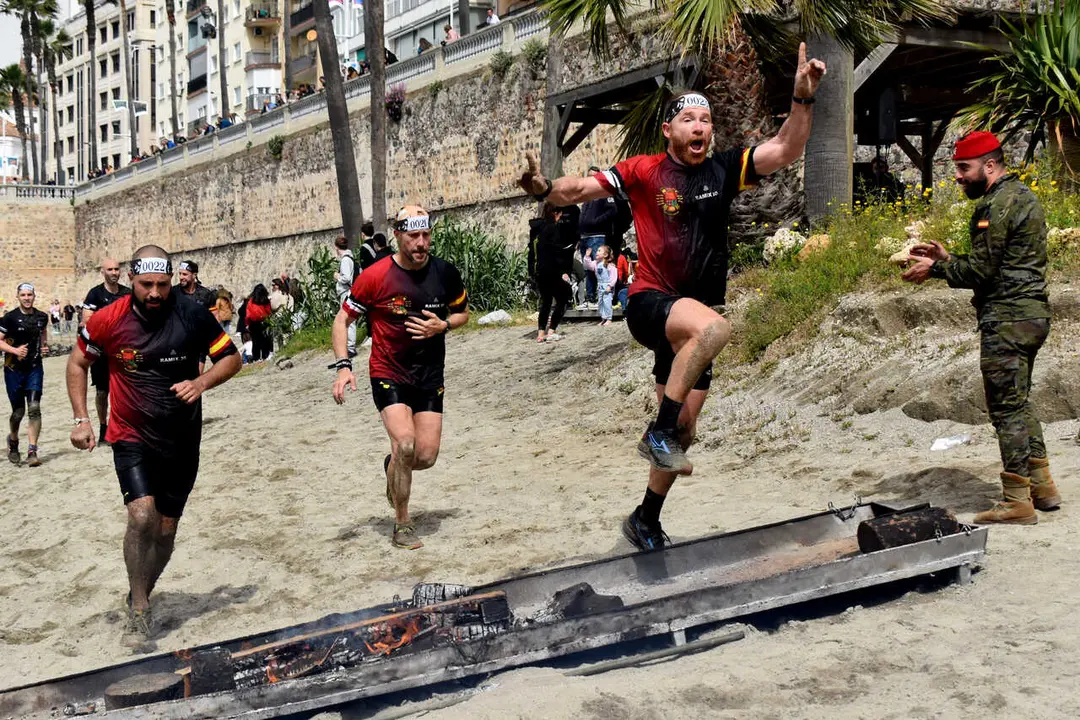 Llegada a la playa de la Ribera en la novena edici&oacute;n del Desaf&iacute;o de los 300 de Regulares (35)