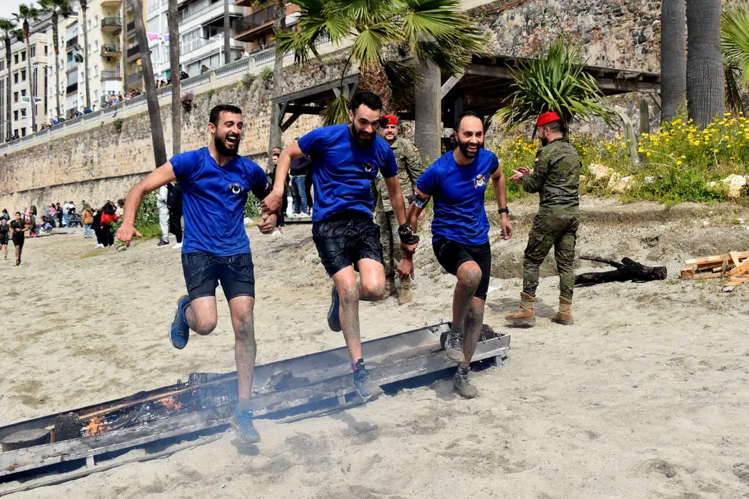 Llegada a la playa de la Ribera en la novena edici&oacute;n del Desaf&iacute;o de los 300 de Regulares (33)