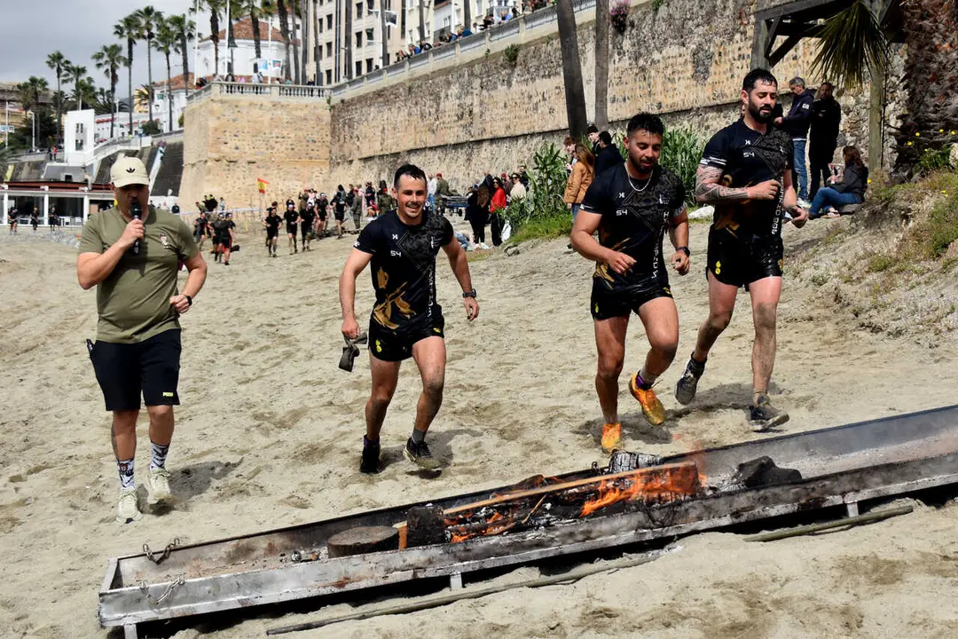 Llegada a la playa de la Ribera en la novena edici&oacute;n del Desaf&iacute;o de los 300 de Regulares (27)