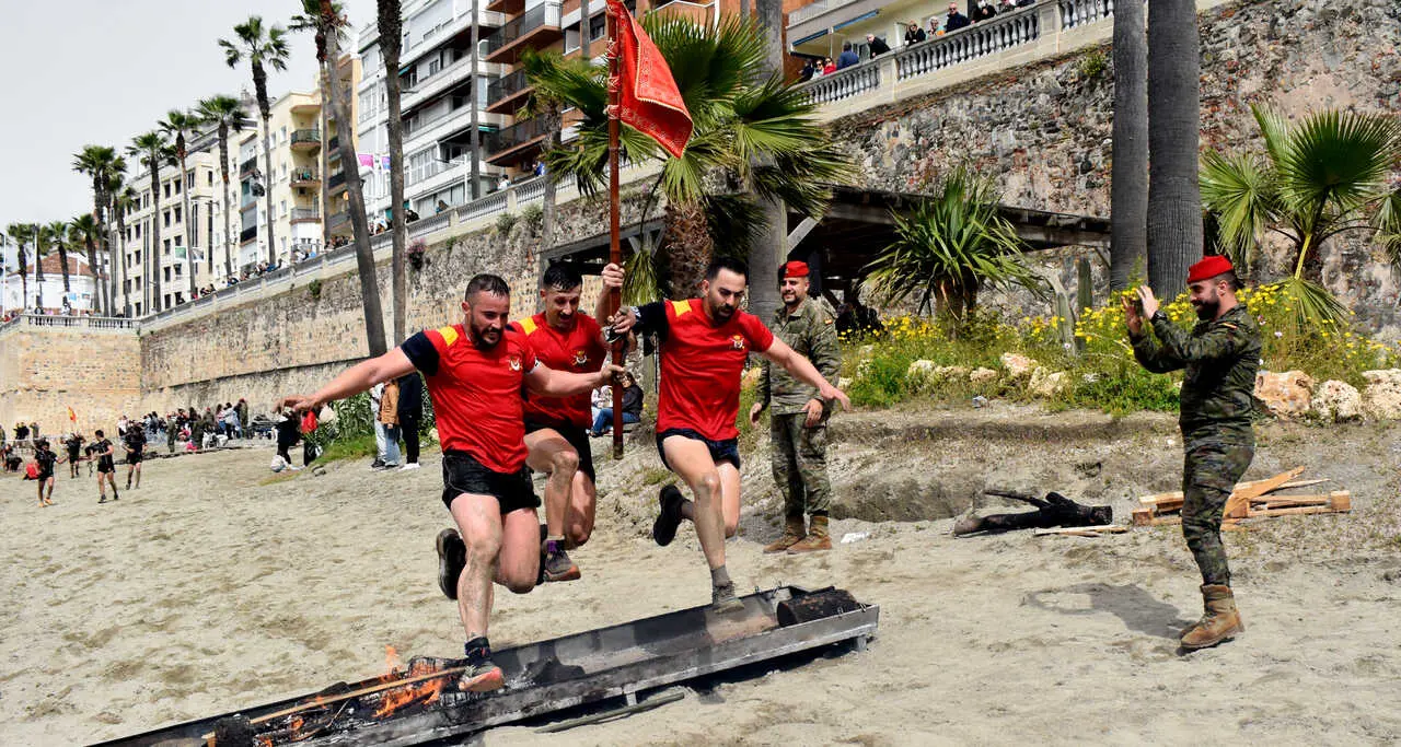 Llegada a la playa de la Ribera en la novena edici&oacute;n del Desaf&iacute;o de los 300 de Regulares (26)