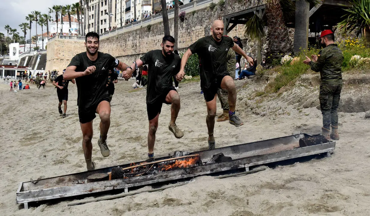 Llegada a la playa de la Ribera en la novena edici&oacute;n del Desaf&iacute;o de los 300 de Regulares (24)