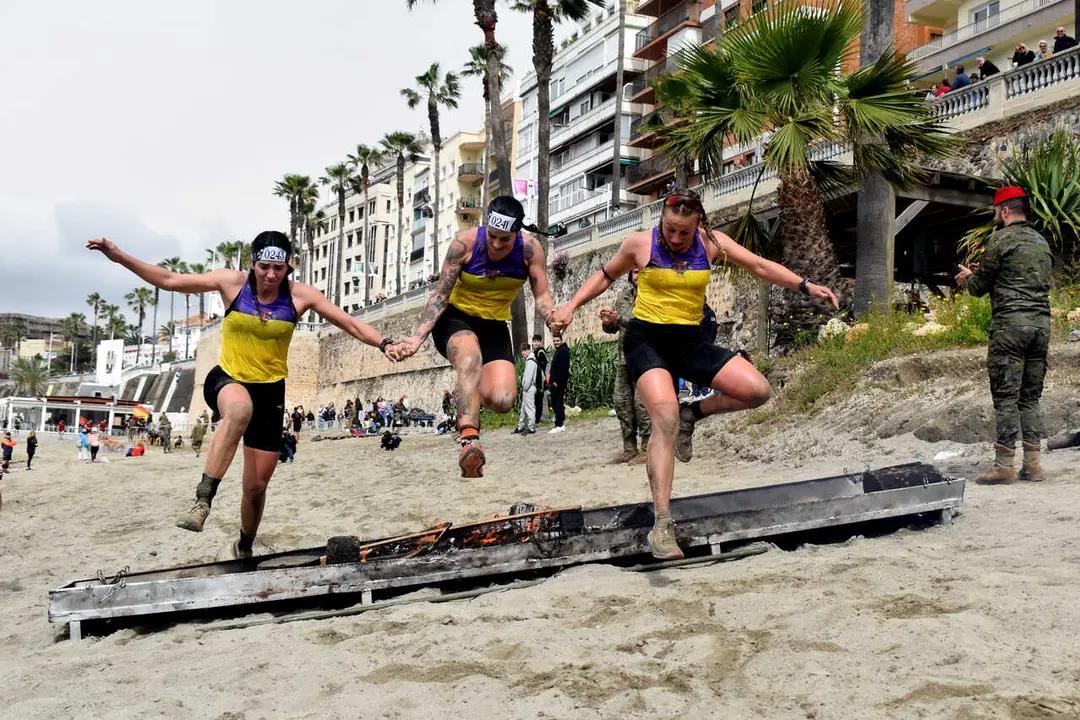 Llegada a la playa de la Ribera en la novena edici&oacute;n del Desaf&iacute;o de los 300 de Regulares (21)