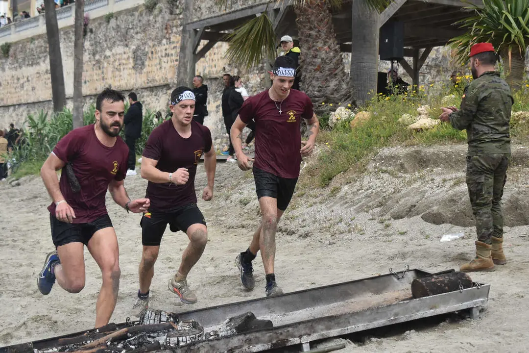 Llegada a la playa de la Ribera en la novena edici&oacute;n del Desaf&iacute;o de los 300 de Regulares (9)