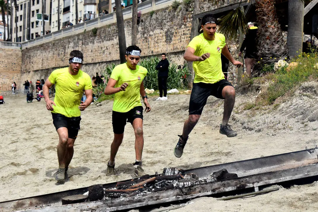 Llegada a la playa de la Ribera en la novena edici&oacute;n del Desaf&iacute;o de los 300 de Regulares (7)