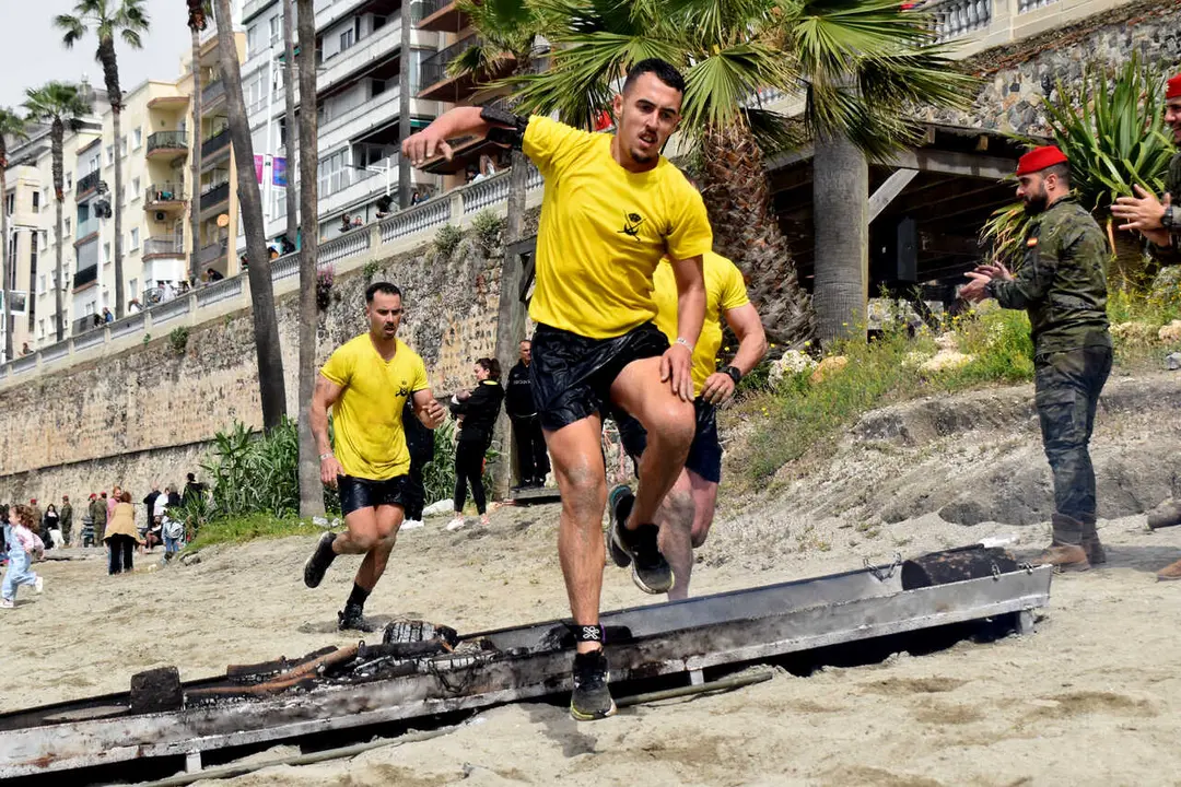 Llegada a la playa de la Ribera en la novena edici&oacute;n del Desaf&iacute;o de los 300 de Regulares (6)
