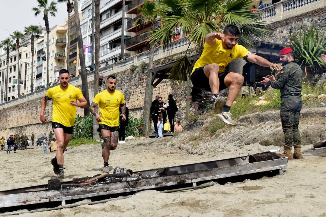 Llegada a la playa de la Ribera en la novena edici&oacute;n del Desaf&iacute;o de los 300 de Regulares (5)