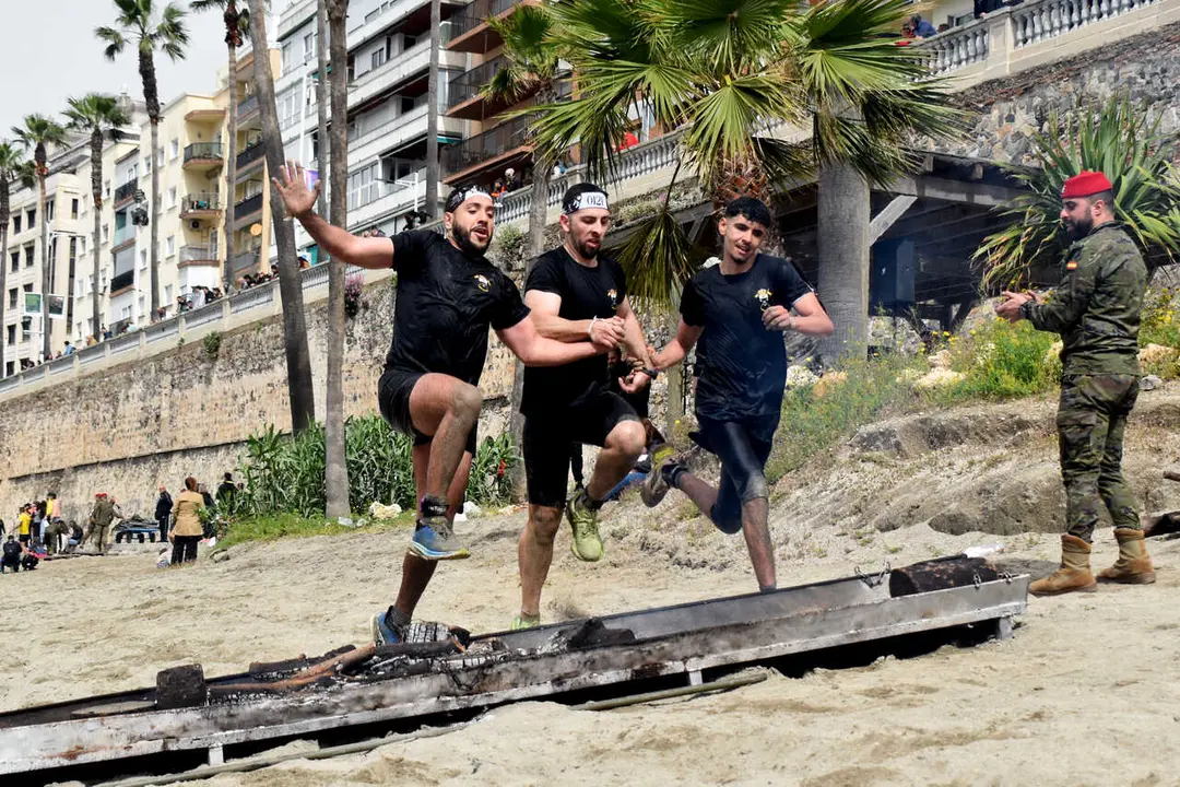 Llegada a la playa de la Ribera en la novena edici&oacute;n del Desaf&iacute;o de los 300 de Regulares (3)