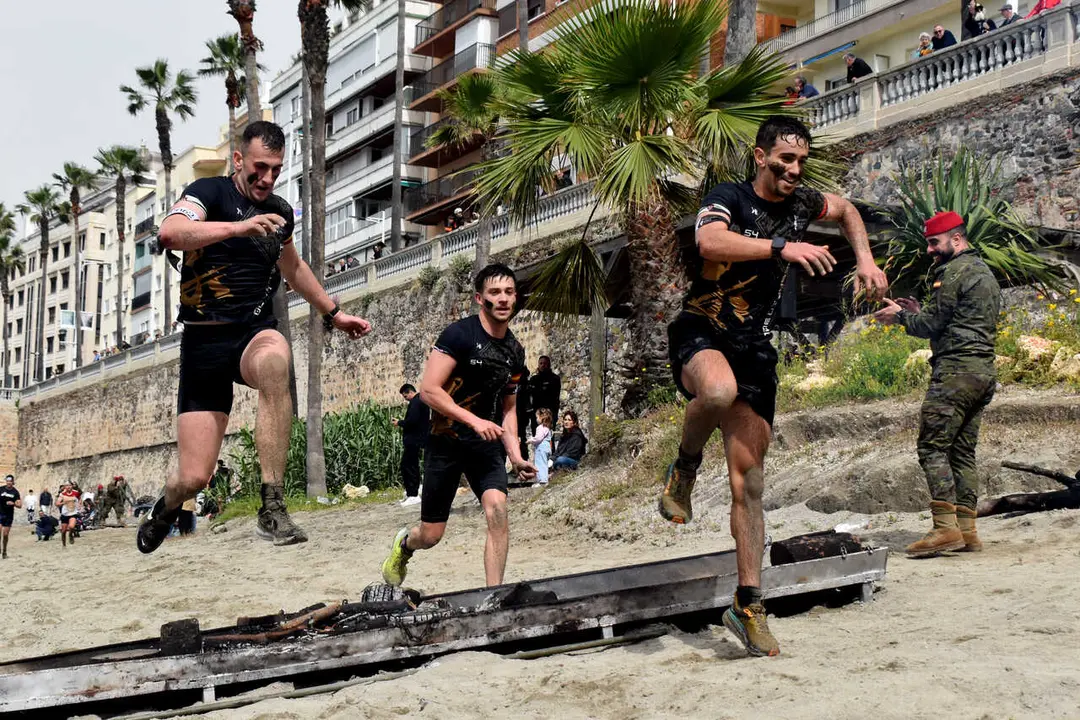 Llegada a la playa de la Ribera en la novena edici&oacute;n del Desaf&iacute;o de los 300 de Regulares