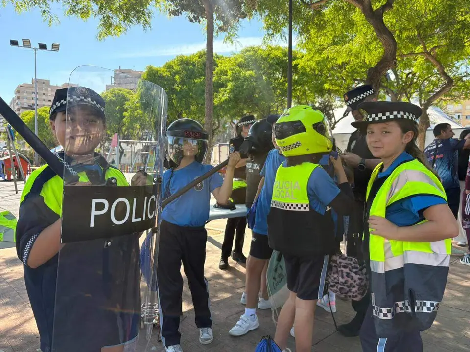 Jornada de convivencia de la Polic&iacute;a Local el Parque Juan Carlos I / Alma Palomino