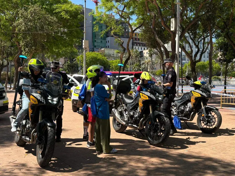 Jornada de convivencia de la Polic&iacute;a Local el Parque Juan Carlos I / Alma Palomino