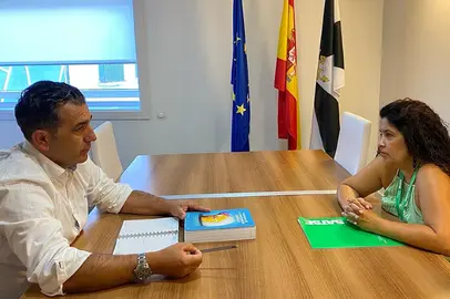 Carlos Rontom&eacute; y Elisabeth Mu&ntilde;oz durante su encuentro / SATSE