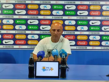 Chus Trujillo en una rueda de prensa de la pasada campa&ntilde;a
