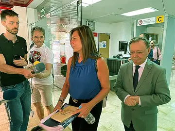 Deu y Vivas saliendo del juzgado / Daniel Hern&aacute;ndez