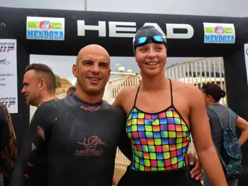 Vilal Ahmed junto a Marina Foncubierta, ganadores del 'Ascenso al Foso'. Foto: Rafa B&aacute;ez.