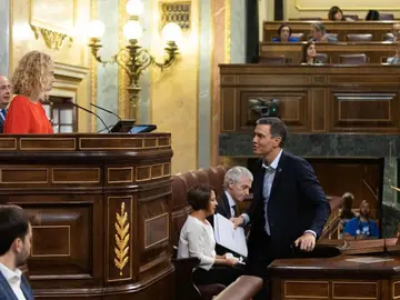 S&aacute;nchez habla con la presidenta del Congreso, Meritxell Batet / Archivo