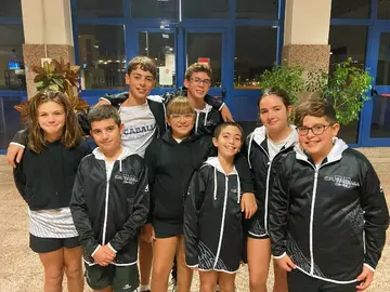 Expedici&oacute;n del CN Caballa en la primera jornada de nataci&oacute;n en Los Barrios