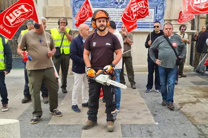Los trabajadores de Obimasa vuelven a concentrarse a las puertas del Palacio Auton&oacute;mico / Laura Ortiz