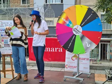 La Ruleta del Comercio ha repartido premios entre los compradores y lo seguir&aacute; haciendo hasta este jueves / Laura Ortiz