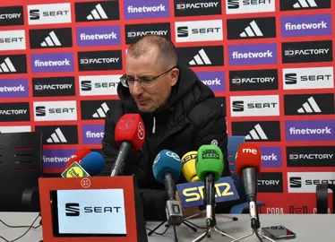 Jos&eacute; Juan Romero tras la derrota ante el FC Barcelona