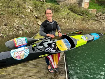 Isa Contreras con su nueva embarcacion