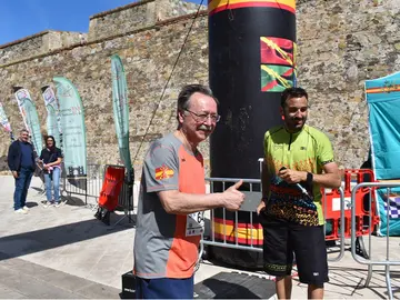 Llegada a meta de Juan Vivas / Rafa B&aacute;ez