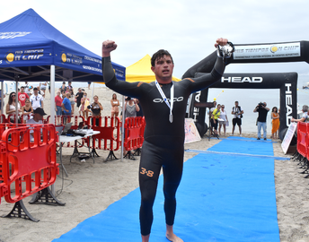 Nacho Gait&aacute;n, ganador de la &uacute;ltima vuelta al Hacho a Nado