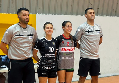 El Balonmano Estudiantes derrota a Granada 