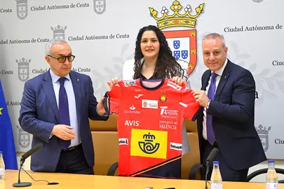 La consejera de Deportes junto al presindete del COE y el de la RFEB