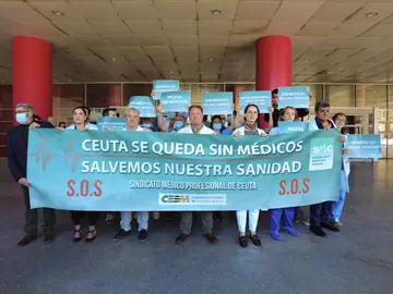 Concentraci&oacute;n del Sindicato M&eacute;dico a las puertas del Hospital / Sindicato M&eacute;dico