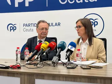 Juan Vivas, junto a Maria del Carmen F&uacute;nez/ Archivo