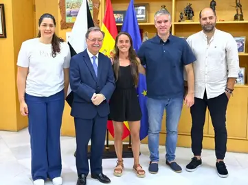 Momento de la reuni&oacute;n de Vivas con Isabel Contreras / Foto: Ciudad