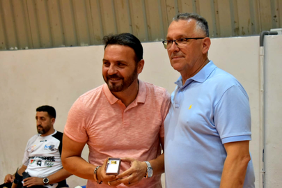 Ruiz, junto a Vilches, presidente de la federaci&oacute;n de Balonmano 
