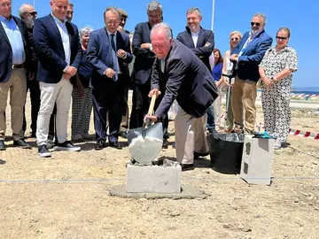 Primera piedra de la nueva nave del Banco de Alimentos / Daniel Hern&aacute;ndez
