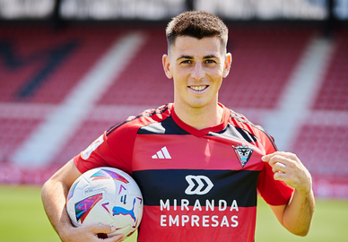 Alberto Reina ya entrena con el CD Mirand&eacute;s