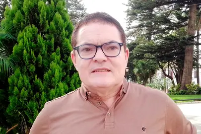 Doctor Jes&uacute;s Santiago, m&eacute;dico internista / C&eacute;sar Mart&iacute;n