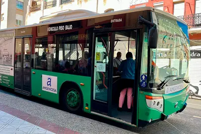Autob&uacute;s / Daniel Hern&aacute;ndez