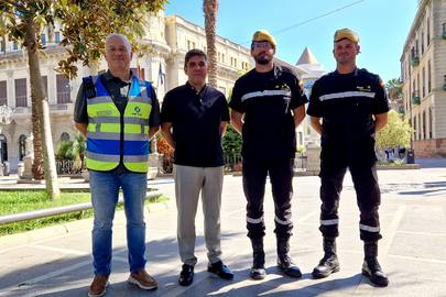 El director general de Emergencias y Protecci&oacute;n Civil junto a integrantes de la UME este martes en la ciudad / Laura Ortiz